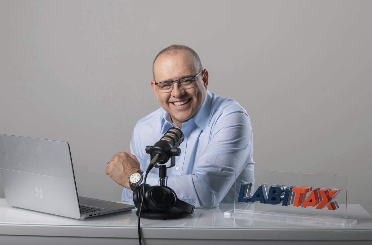 El experto en impuestos Carlos Ramírez aconseja poner las propiedades de inversión en una compañía de responsabilidad limitada y pagar los impuestos al vender, en vez de diferir el pago con estrategias como el intercambio de una propiedad por otra.