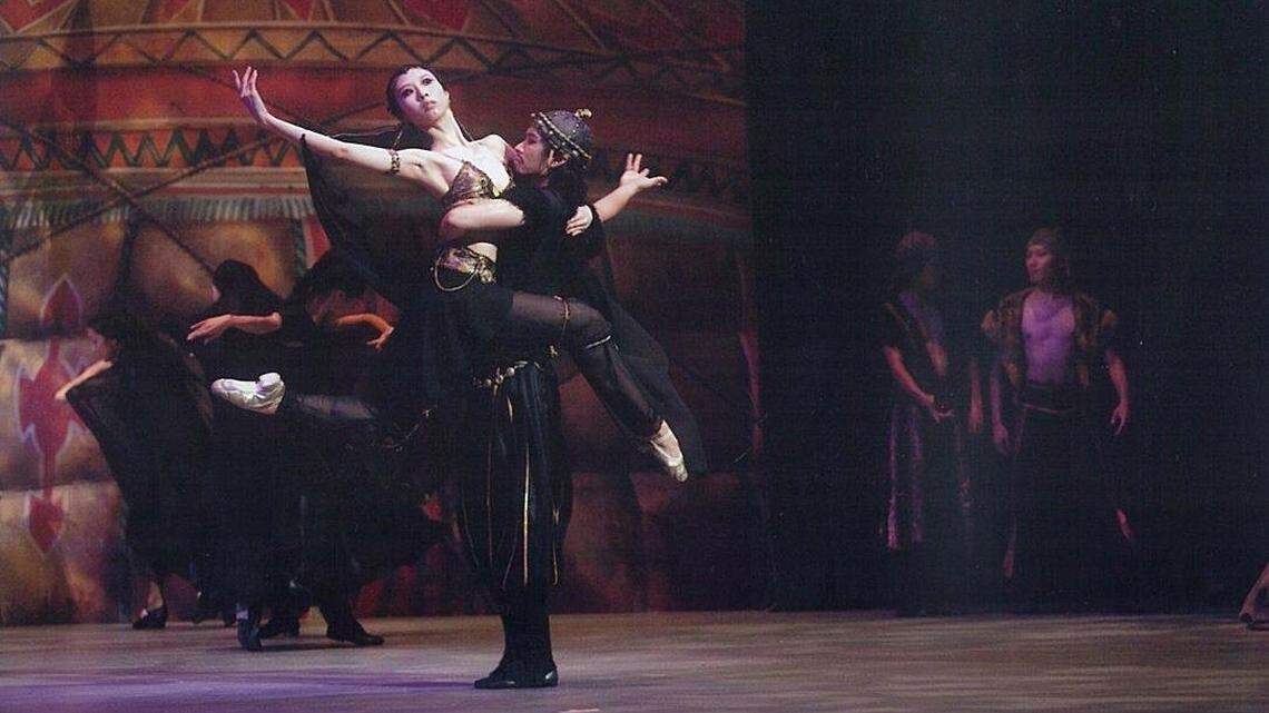 Los artistas del Ballet Michiko Matsumoto en la versión de Vladimir Issaev de las “Danzas Polotvsianas” de Alexander Borodin, que tendrá su estreno en Norteamérica con el Arts Ballet Theatre of Florida (ABTF). 