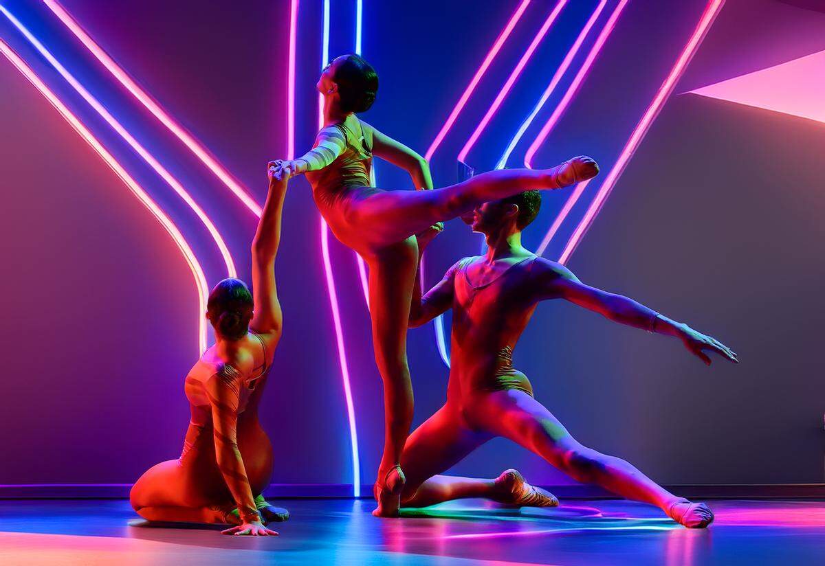 Los bailarines de Dance NOW! Miami (DNM) en “Deco-De”, coreografía de Diego Salterini.