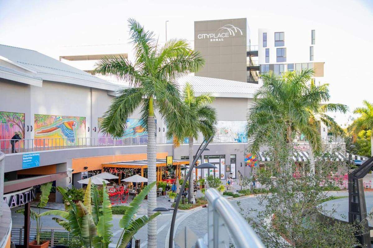 Para celebrar el mes nacional del patrimonio hispano, del 15 de septiembre al 20 de octubre, CityPlace Doral ha preparado muchas actividades con ritmos latinos en su plaza más famosa.