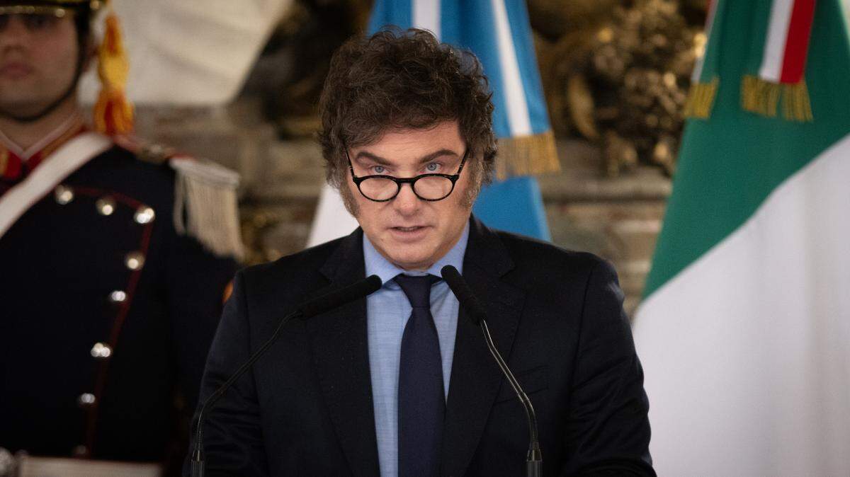 20 November 2024, Argentina, Buenos Aires: Javier Milei, President of Argentina, speaks at a joint press conference with Italian Prime Minister Meloni in the government palace. Photo: Cristina Sille/dpa/Sipa USA