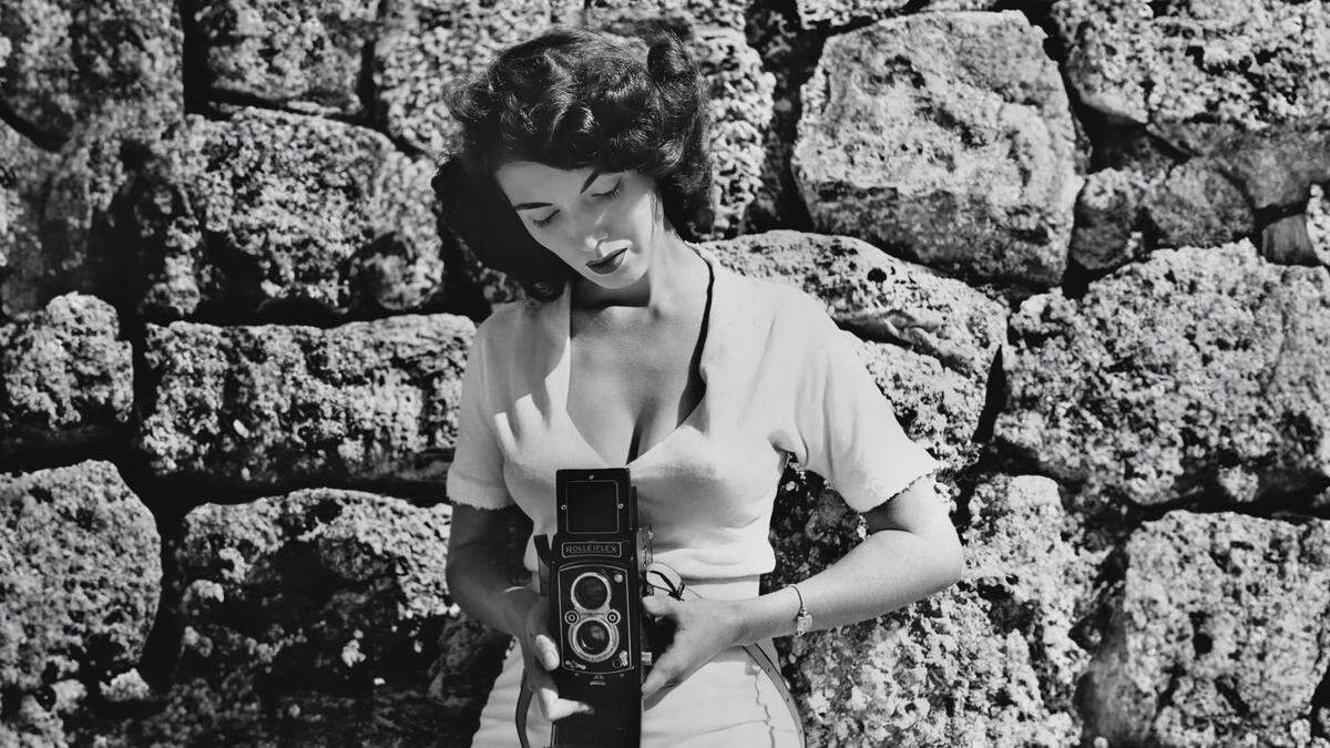 En un momento de su carrera Sunny Yeager fue conocida como “la fotógrafa más bella del mundo”. Sin embargo, pasó a la historia como una de las fotógrafas más influyentes del siglo XX.
