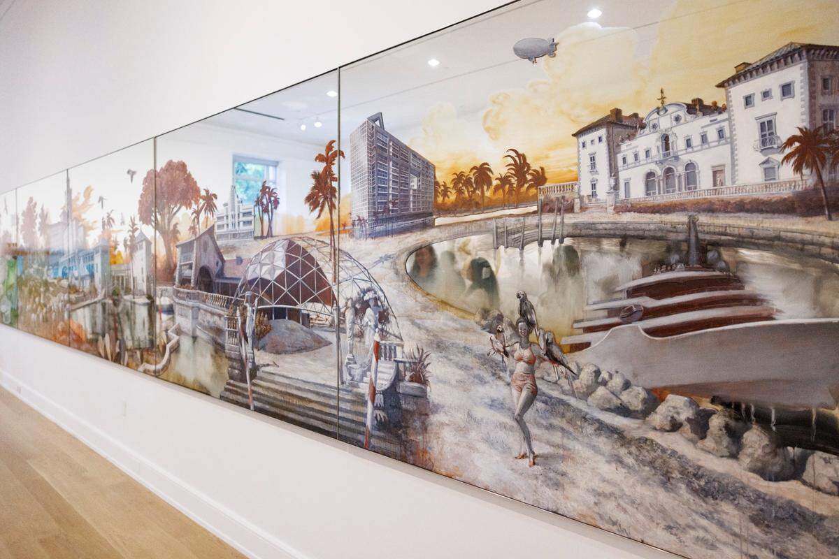 “Panorama de Miami” pintada sobre espejos está colgada en el museo de arte The Bass en Miami Beach, Florida. Hay lugares y referencias a su infancia en Miami, como la mujer que sostiene los pájaros porque su abuela solía pintar pájaros.  