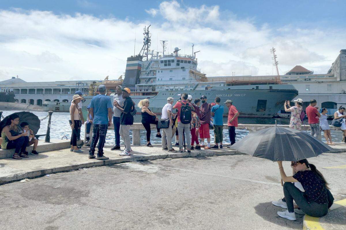 La fragata rusa Almirante Gorshkov celebra una jornada de puertas abiertas en el puerto de La Habana.