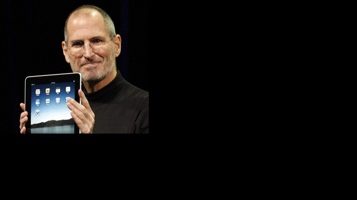 Foto de archivo. Steve Jobs durante la presentación de un iPad. 