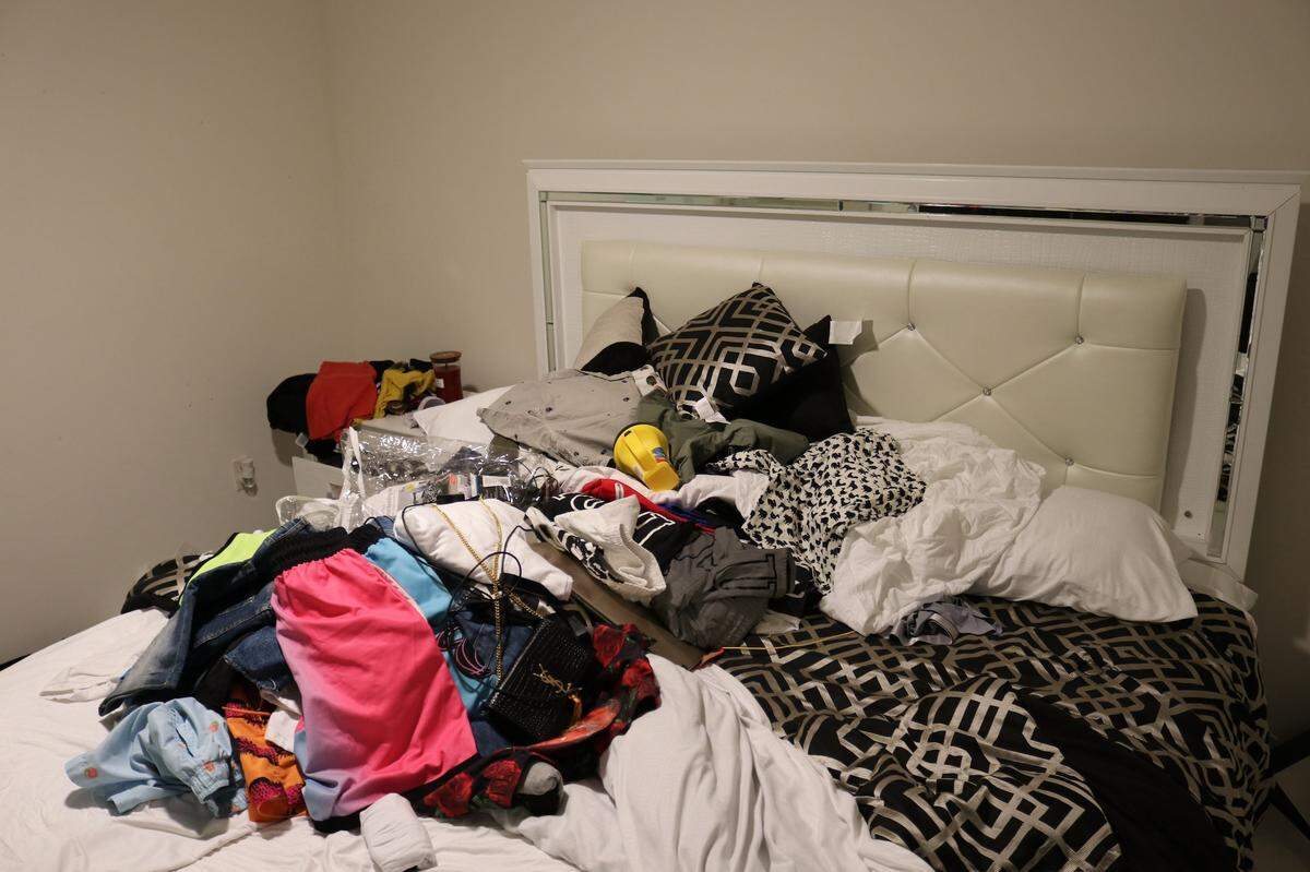 Cinco de las víctimas compartían una habitación y las otras tres compartían otro cuarto, según el Departamento de Policía del Condado Hillsborough.
