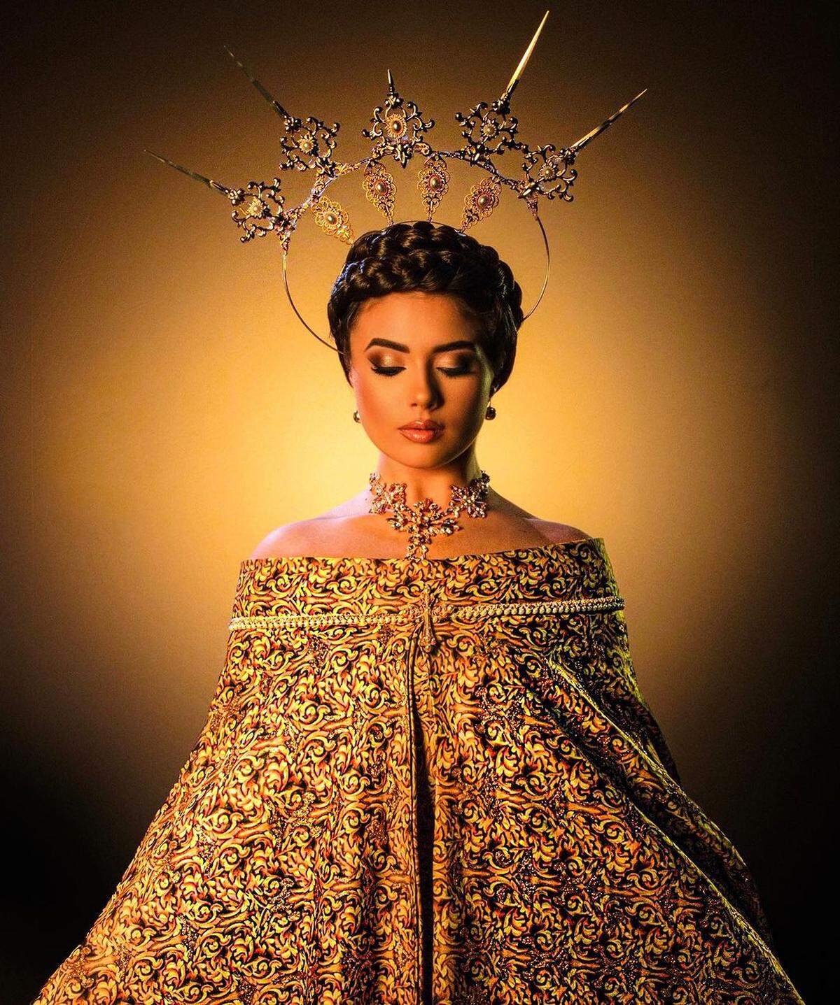 Asiel Babastro, director creativo de House of Yas, y esposo de la diseñadora Yas González, tomó las fotos del vestido que forma parte de la colección Forever Cuba.
