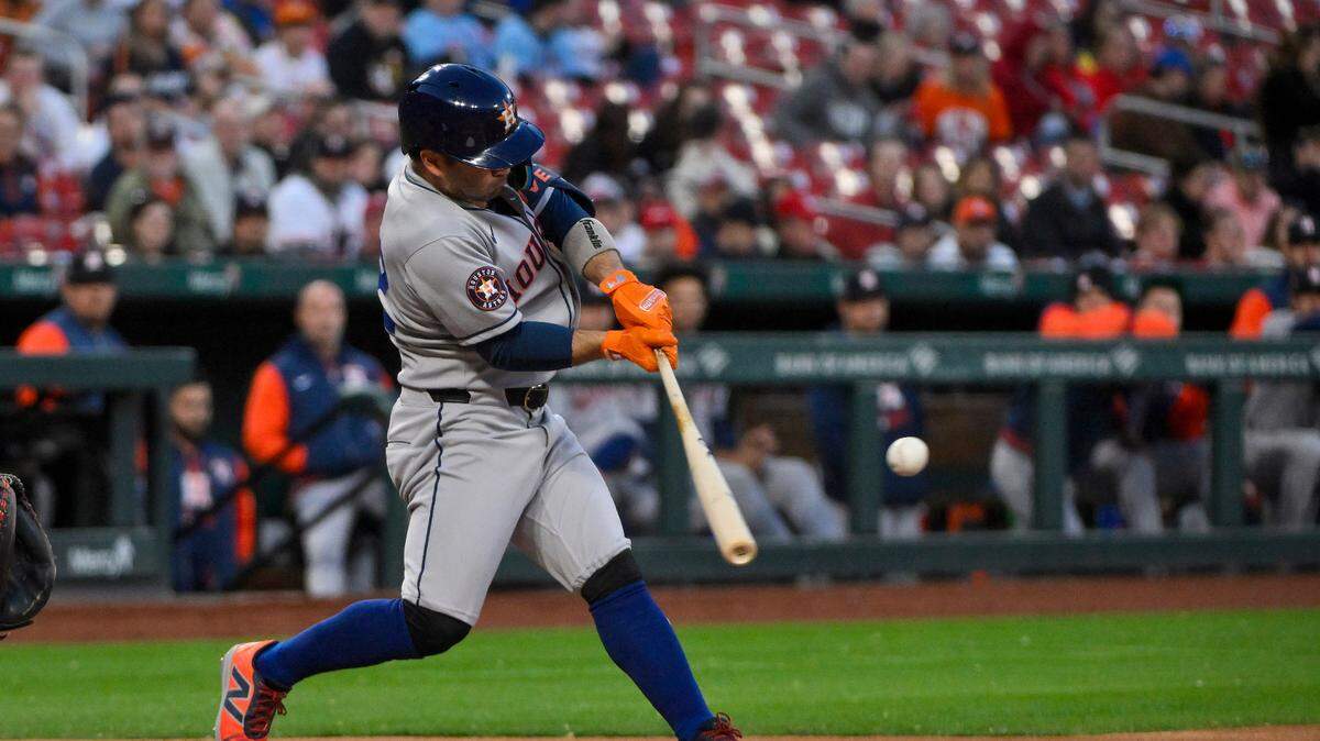 El pelotero de los Astros de Houston José Altuve suma 2,254 hits en su carrera en Grandes Ligas.