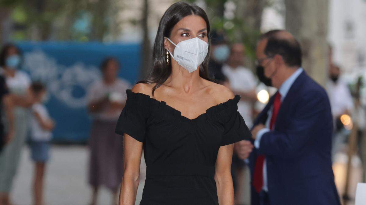 La Reina Letizia posa a su llegada la entrega de los “Premios Retina ECO”, a 06 de septiembre de 2021, en Madrid (España). REINA;REALEZA;FAMOSOS;PREMIOS RETINA ECO;CASA REAL José Ramón Hernando / Europa Press 6/9/2021
