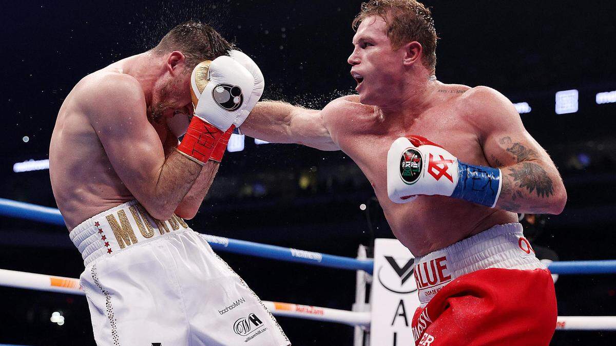 Canelo Alvarez punches Callum Smith on Dec. 19, 2020.