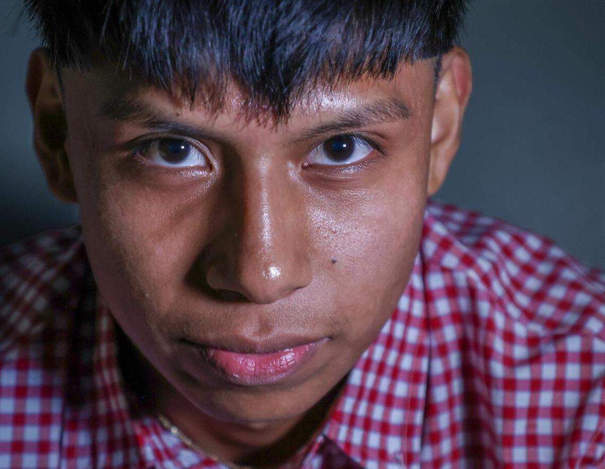Kenny Laynez Ambrocio, ciudadano estadounidense de 18 años, fue arrestado por la Patrulla de Carreteras de la Florida y luego detenido por Aduanas y Protección Fronteriza durante una parada de tráfico en North Palm Beach el 2 de mayo de 2025.
