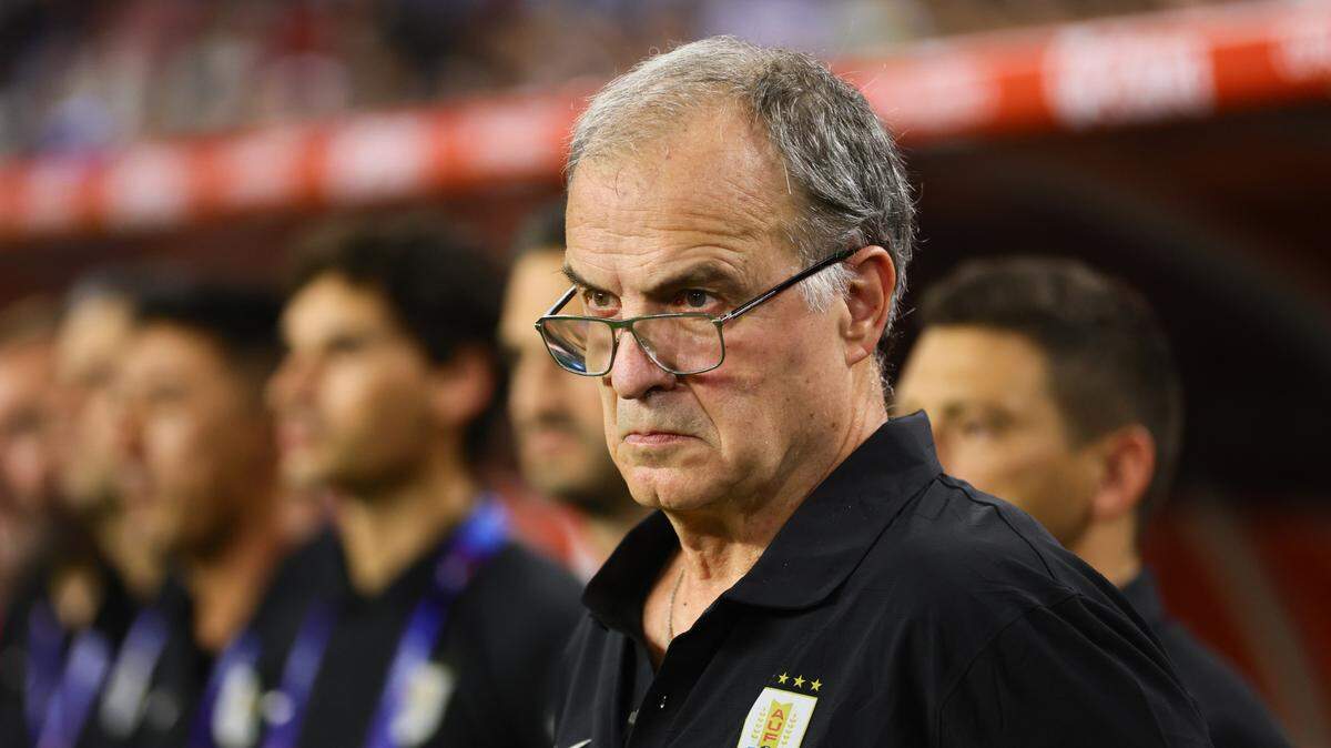 El director técnico de Uruguay, Marcelo Bielsa, durante el partido ante Panamá en la primera ronda de la Copa América, el 23 de junio de 2024, en Miami, Florida.