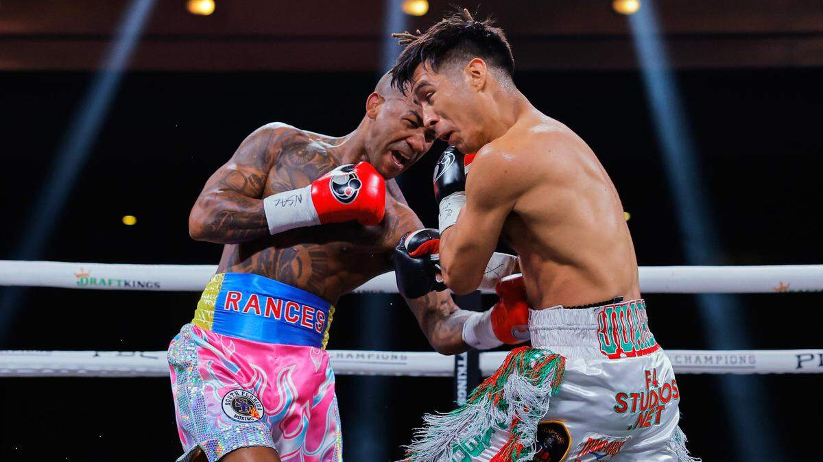 Rancés Barthelemy (izq.) se impuso por decisión mayoritaria a Omar Juárez en el combate coestelar de la velada Rolando Romero-Ismael Barroso, celebrada en Las Vegas.