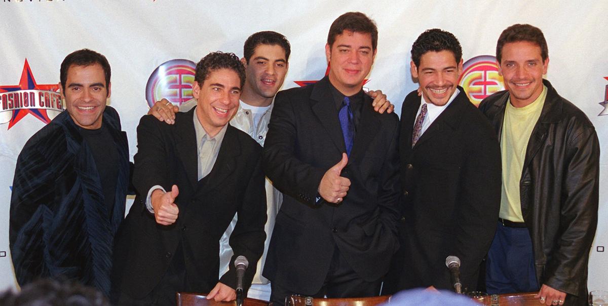 Foto de un grupo de ex Menudos tomada en 1998. Desde la izquierda: Miguel Cancel, Ricky Melendez, Charlie Massó, Ray Reyes, Johnny Lozada y René Farrait.