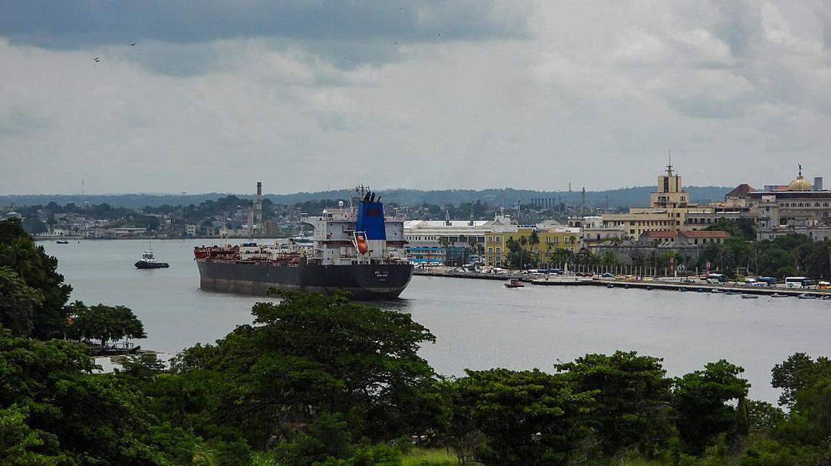 Esta imagen muestra un buque cisterna de combustible en el puerto de La Habana el 14 de septiembre de 2025. 