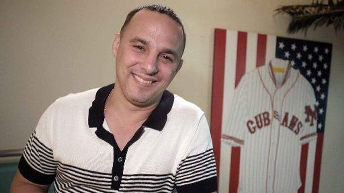 Boris Arencibia en la Bodegita del Medio de Coral Gables.