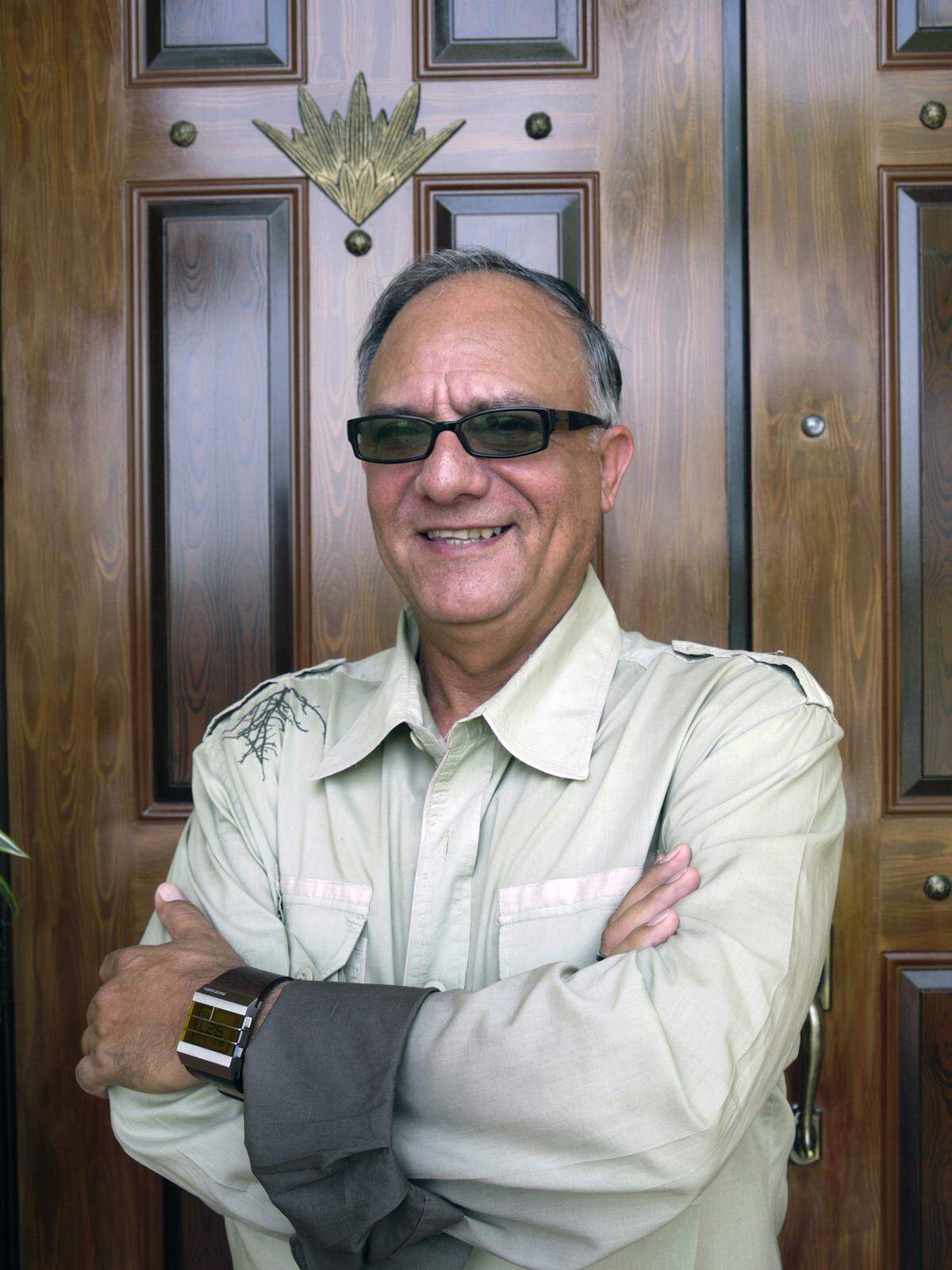 06/25/2008 Photo Roberto Koltun | El Nuevo herald. Diseñador Amaury Almaguer frente a una de las puertas de una residencia, disennadas por el.