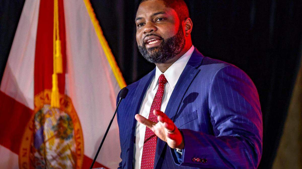 El congresista Byron Donalds de Naples habla en la CPAC Latino 2025 en el Seminole Hard Rock Hotel & Casino en Hollywood el 28 de junio pasado.