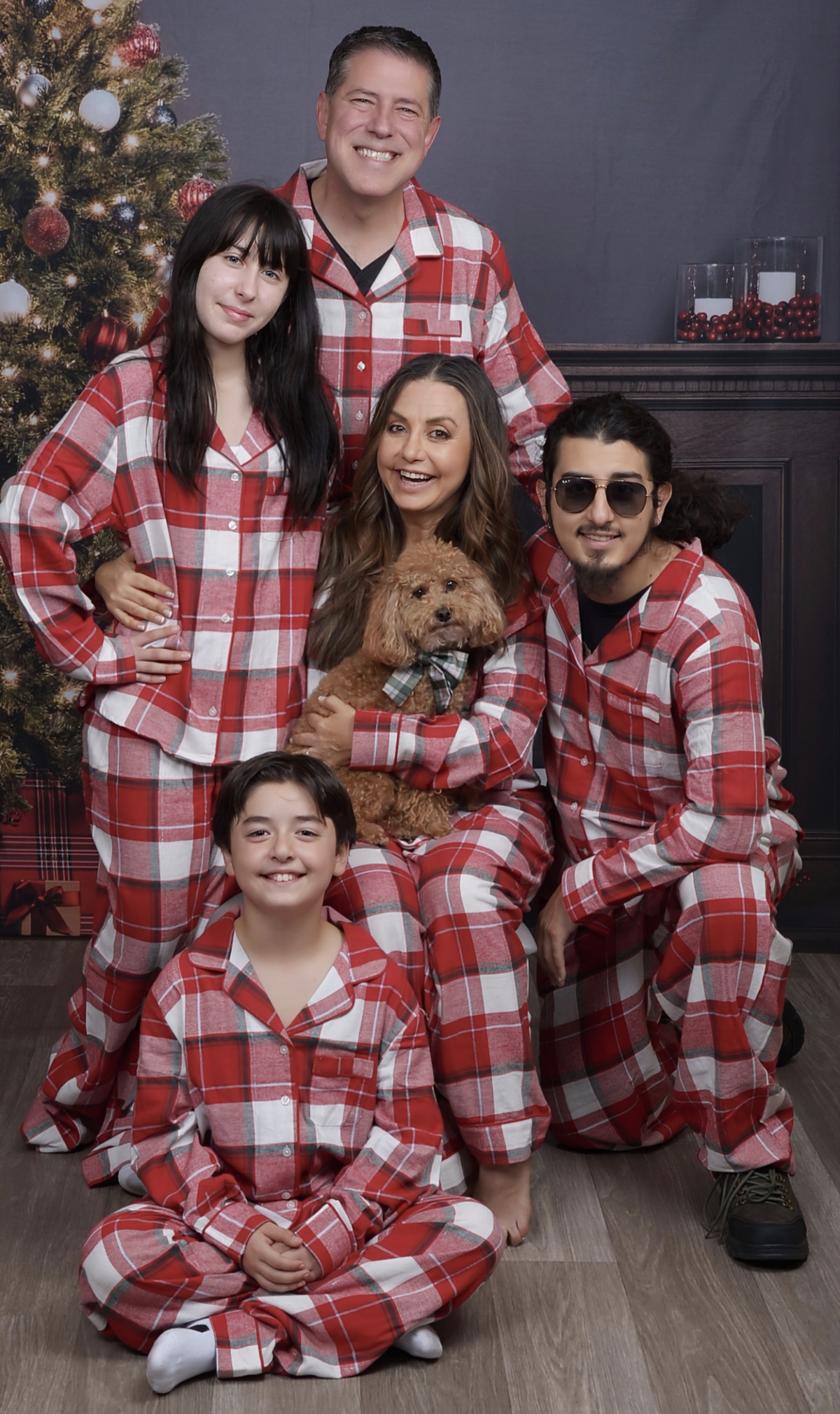 El padre Alberto Cutié lleva 14 años de matrimonio con Ruhama Canellis, y así se preparan para celebrar la temporada navideña y en especial la Nochebuena, con sus hjjos Camila y Alberto, y Christian, de una relación anterior de Ruhama. 