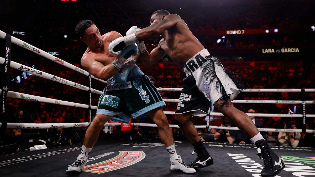 Erislandy Lara (der.) lo hizo ver demasiado fácil. Había cierto nivel de expectativa para ver qué traía un veterano curtido como Danny García, pero al final quedó claro que el cubano sigue siendo parte de la élite del boxeo.