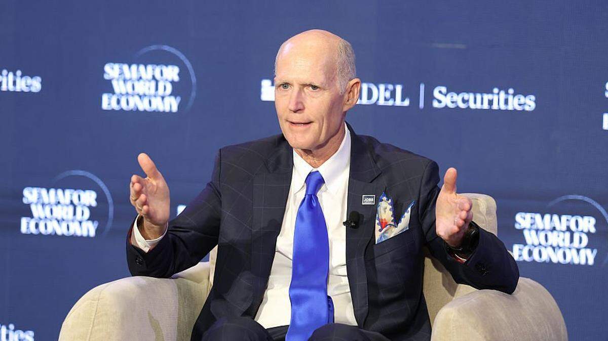 Rick Scott (senador - R-FL) habla desde el escenario durante el Semafor World Economy 2026, el 13 de abril de 2026 en Washington, DC. Rick Scott afirmó este viernes que Washington debe “restituir de inmediato” sus sanciones contra la presidenta encargada venezolana, Delcy Rodríguez, tras repudiar la muerte del preso político Víctor Hugo Quero Navas, que el Gobierno chavista ha confirmado que ocurrió hace casi un año.