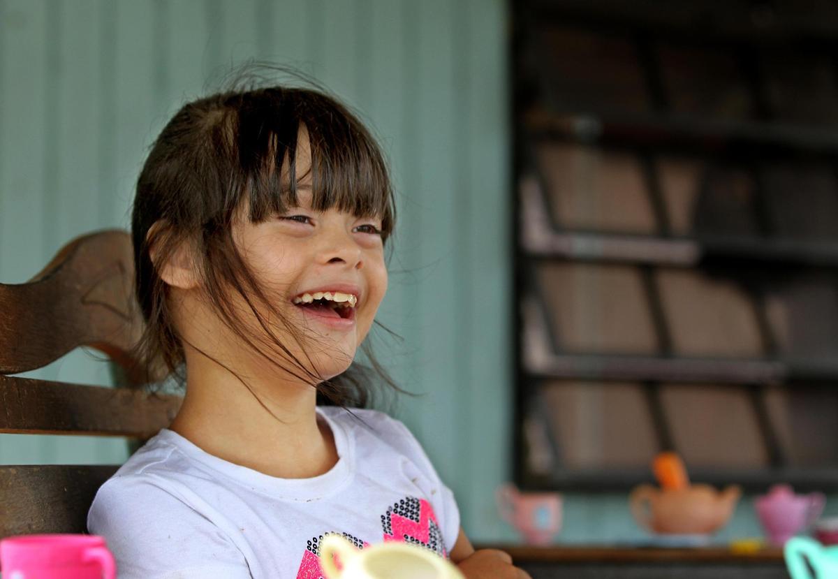 Marylee Colón, de 10 años. tiene el síndrome de Down, y a sus padres les preocupa su educación, después que su escuela cerró en Puerto Rico. Los cierres de escuela en la isla tras el paso del huracán María afectan a muchos estudiantes con necesidades especiales.