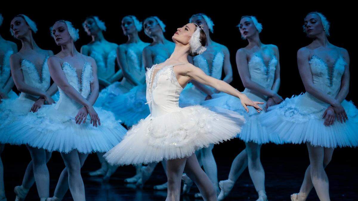“El Lago de los Cisnes” en el Fillmore Miami Beach at Jackie Gleason Theater.
