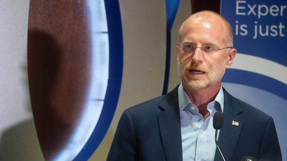 El presidente electo de Estados Unidos, Donald Trump, eligió al republicano Brendan Carr, un crítico de las grandes empresas tecnológicas respaldado por Elon Musk, para dirigir la Comisión Federal de Comunicaciones (FCC). 