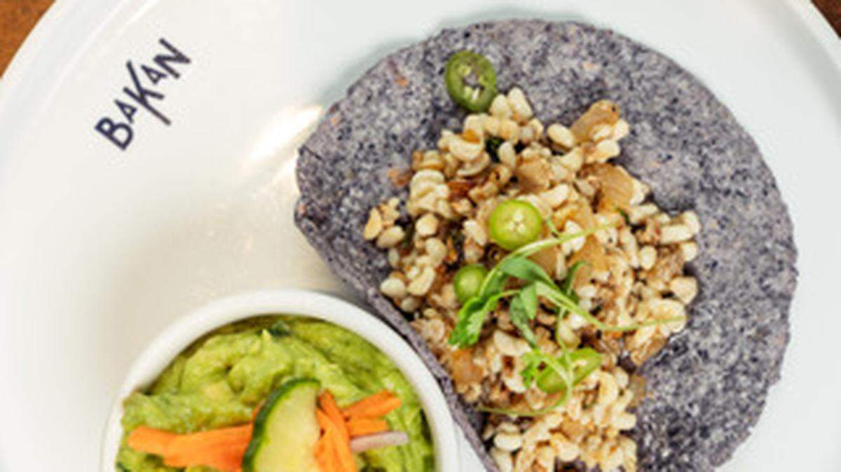El moderno y auténtico restaurante mexicano Bakkan de Wynwood se distingue por ofrecer auténtica cocina mexicana.