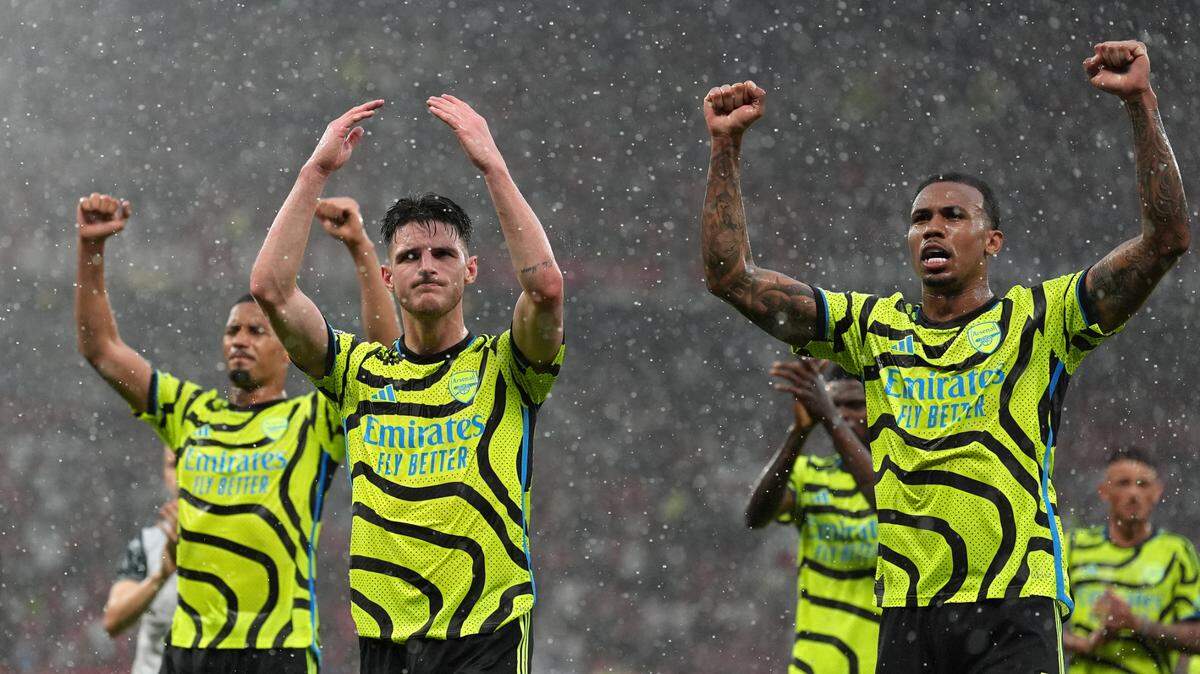 Los jugadores del Arsenal celebran tras vencer 1-0 al Manchester United, en el partido de la Liga Premier celebrado el 12 de mayo de 2024 en Old Trafford, Manchester.