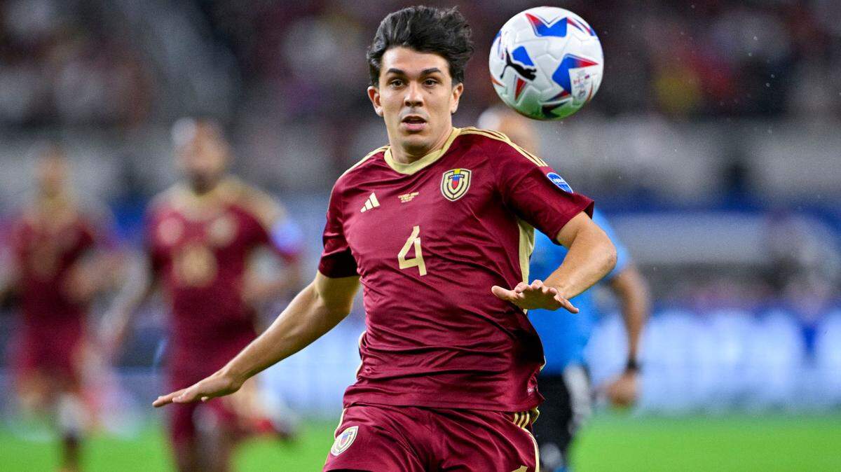 El lateral Jon Aramburu anotó un gol que puso a su equipo delante en el partido ante Paraguay, que remontó con dos dianas de Antonio Sanabria para llevarse el triunfo el martes en Asunción.