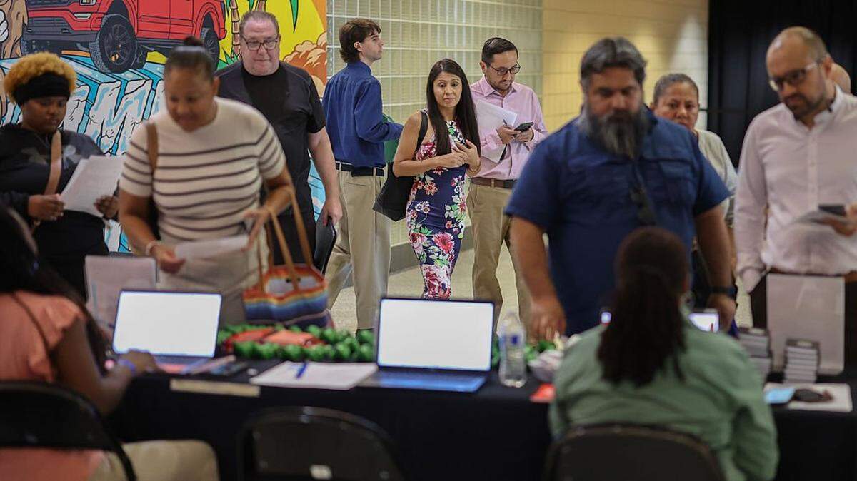 SUNRISE, FLORIDA - SEPTEMBER 25: Job seekers attend the Mega JobNewsUSA South Florida Job Fair held in the Amerant Bank Arena on September 25, 2025 in Sunrise, Florida. Hiring managers and recruiters attended the job fair to recruit workers for some of the positions businesses are trying to fill in Miami, Broward, and Palm Beach Counties. (Photo by Joe Raedle/Getty Images)