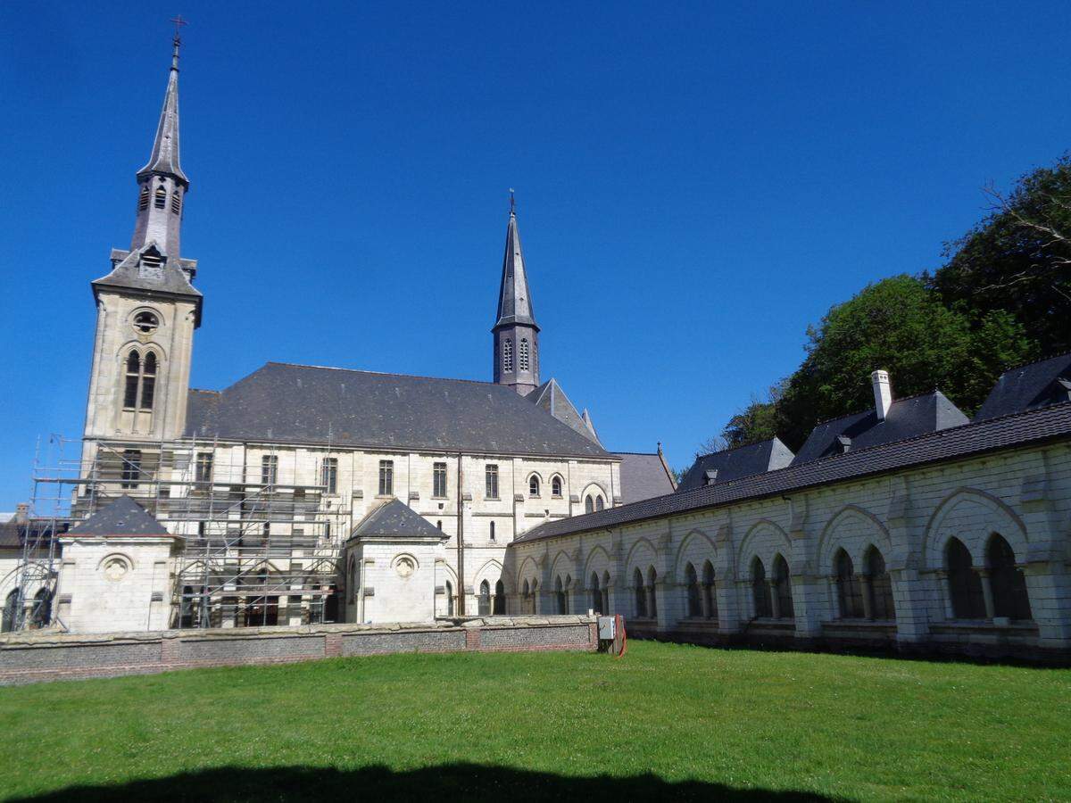 El gran claustro de la Cartuja de Neuville.