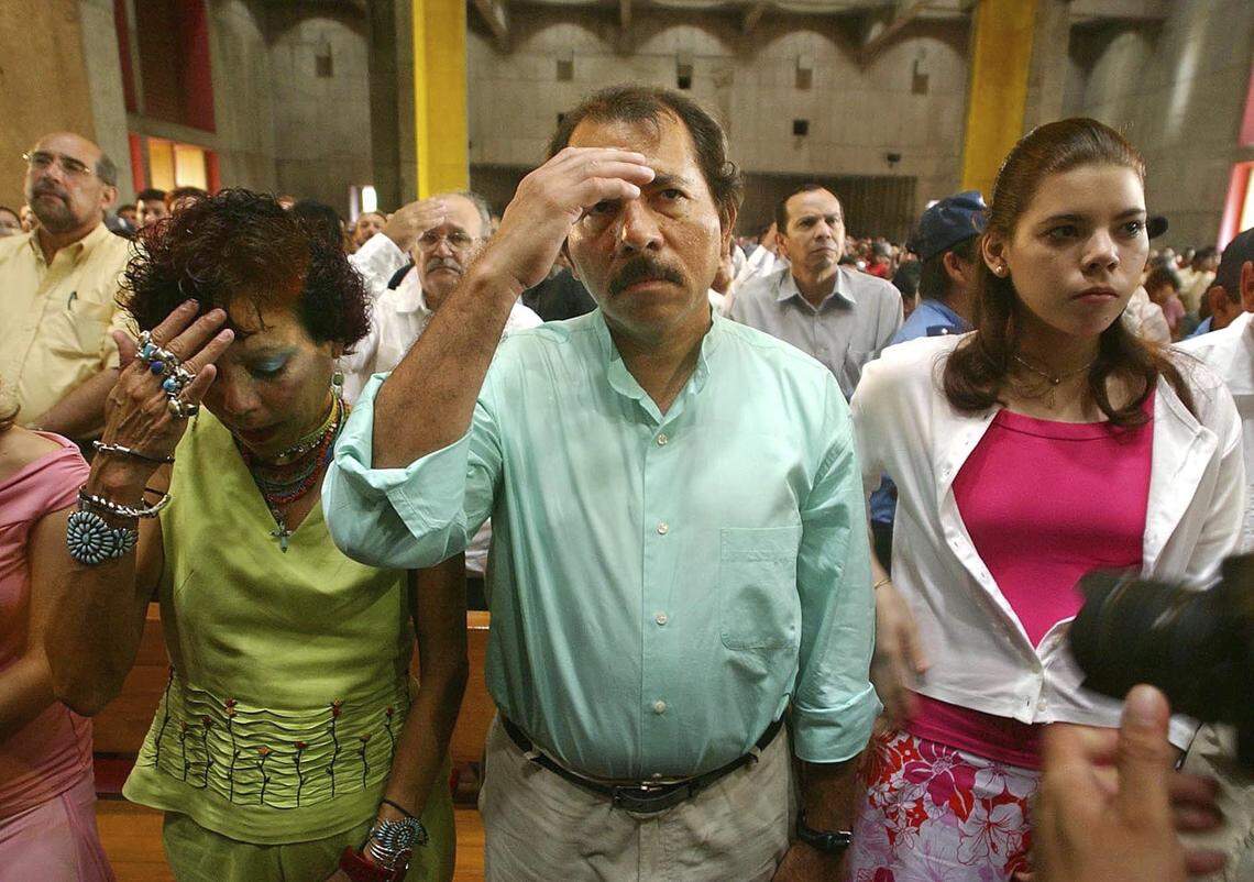 Camila Ortega, right, attends a mass with her parents, Daniel Ortega and Rosario Murillo, in July 2004, in Managua.