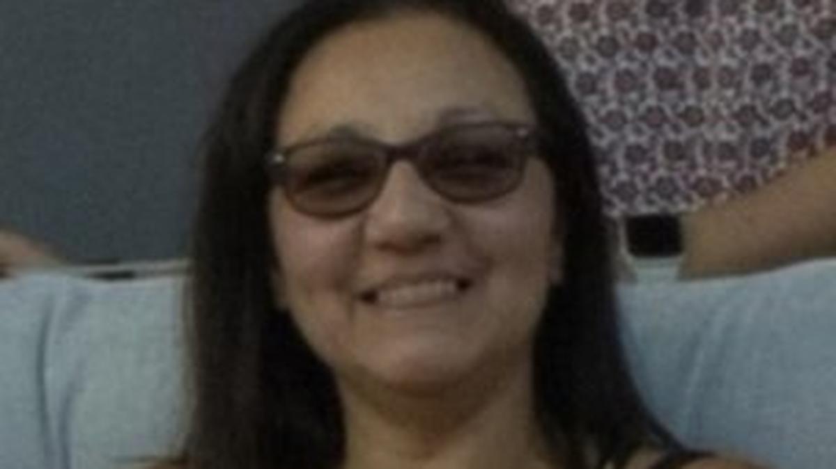 La policía del Condado Broward pidió ayuda al público el 14 de junio de 2022 para hallar los restos de Irene Lanning Xeniti, de 53 años, que fue reportada desaparecida en mayo y sospecan que el esposo presuntamente la asesinó.