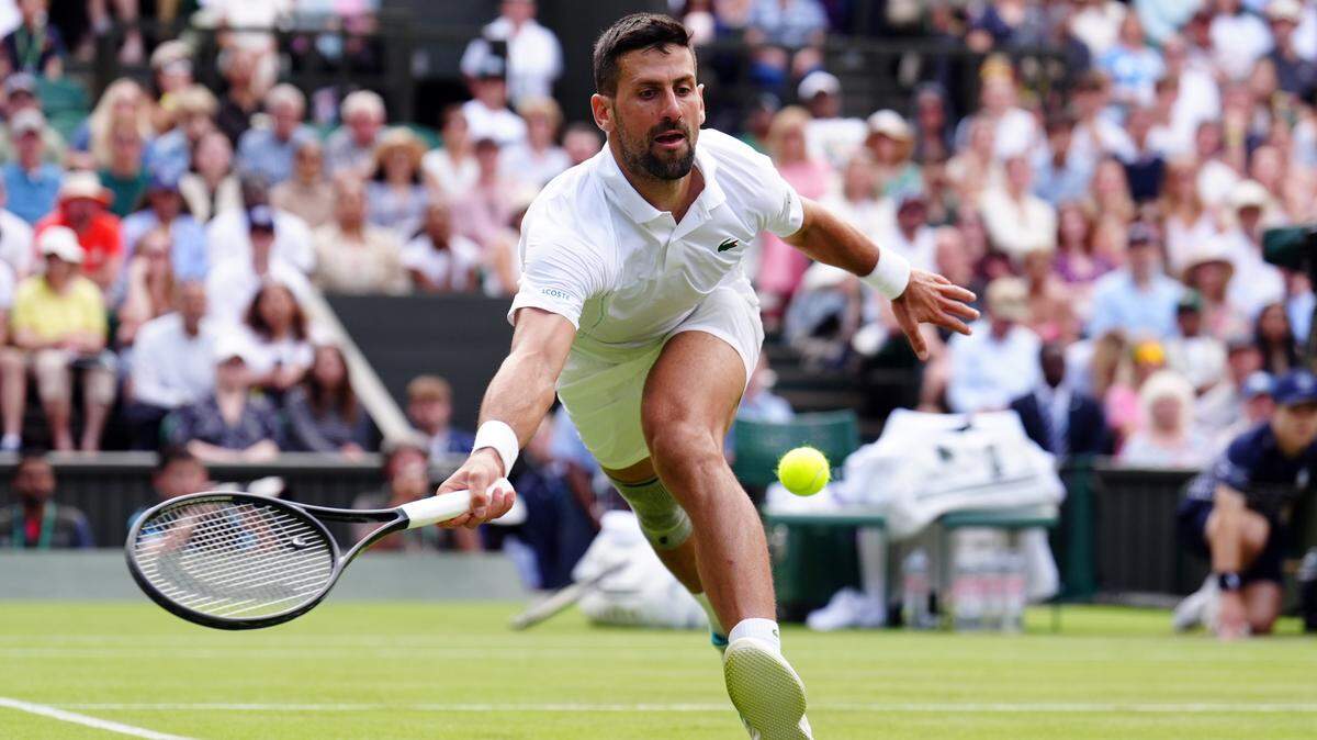 Novak Djokovic sufrió mucho más de lo esperado para imponerse al británico Jacob Fearnley (277º del mundo) en cuatro sets, 6-3, 6-4, 5-7 y 7-5, este jueves en la segunda ronda.