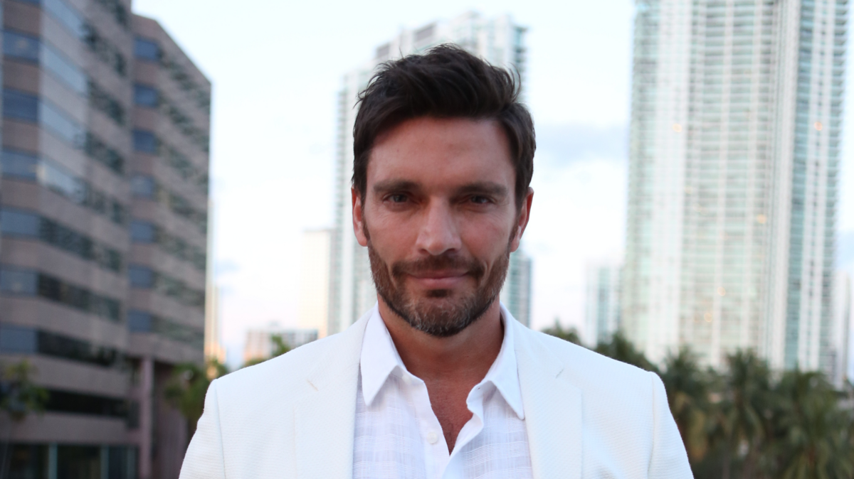 Julián Gil.