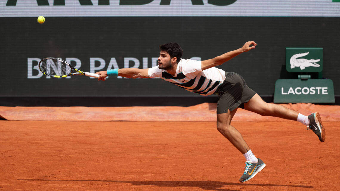 Abran paso a los campeones: Alcaraz y Swiatek se estrenaron con triunfos contundentes en Roland Garros
