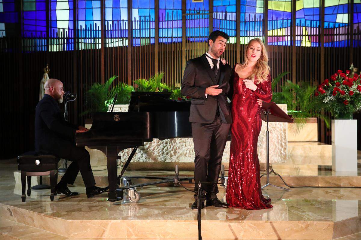 En el “Concierto de San Valentín de 2022”, de la Serie de Conciertos St Hugh-Steinway, Elizabeth Caballero, soprano, Eleomar Cuello, barítono, y Roberto Berrocal al piano.&nbsp;