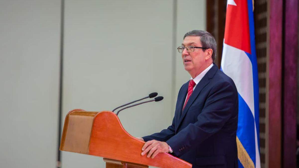 El canciller de Cuba, Bruno Rodríguez, salió en defensa del gobierno de Venezuela, al denunciar que las acciones de EEUU provocaban una “interferencia electromagnética en el Caribe”. 