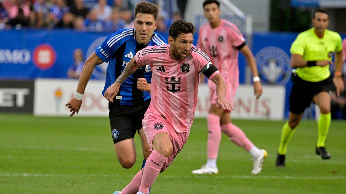 El delantero del Inter Miami, Lionel Messi, conduce el balón ante Montreal, en el partido de la MLS celebrado el 5 de julio de 2025 en el Estadio Saputo en Quebec, Canadá.