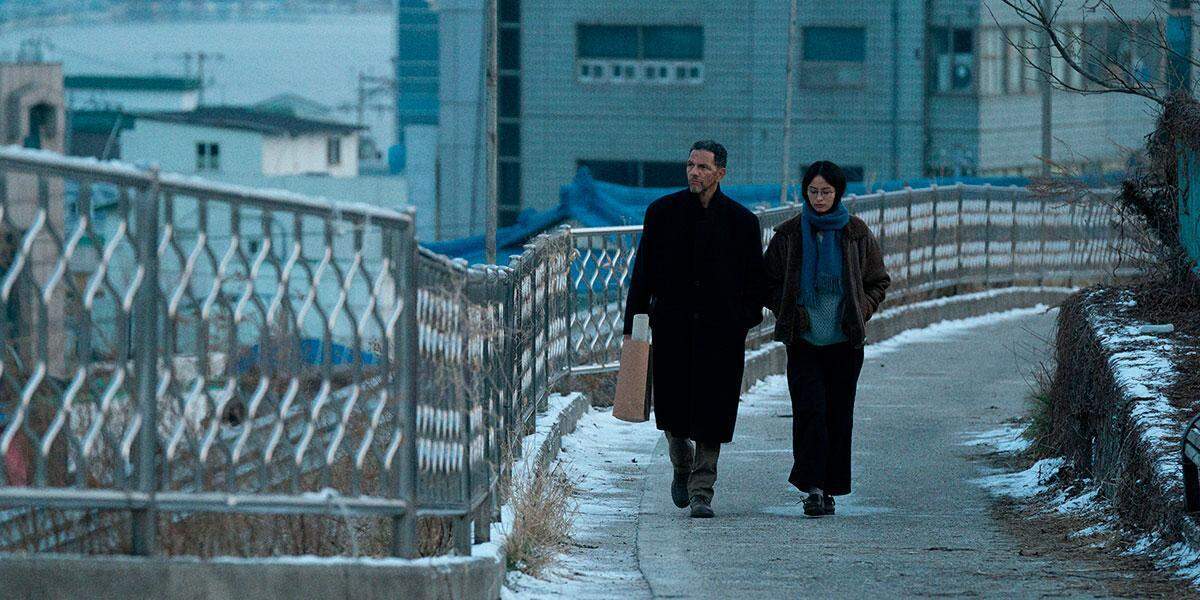 ‘Winter in Sokcho’ (2025) del realizador Koya Kamura en Coral Gables Art Cinema.  La proyección del sábado 13 de diciembre a las 13:30 irá seguida de una sesión virtual de preguntas y respuestas en directo con Kamura y la actriz principal, Bella Kim.