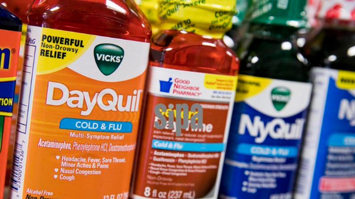 Asesores de la Administración de Alimentos y Medicamentos de Estados Unidos (FDA por sus siglas en inglés) votaron unánimemente el martes contra la efectividad del fármaco clave que se encuentra en las versiones populares de Sudafed, Dayquil y otros medicamentos disponibles en las estanterías de las tiendas.
