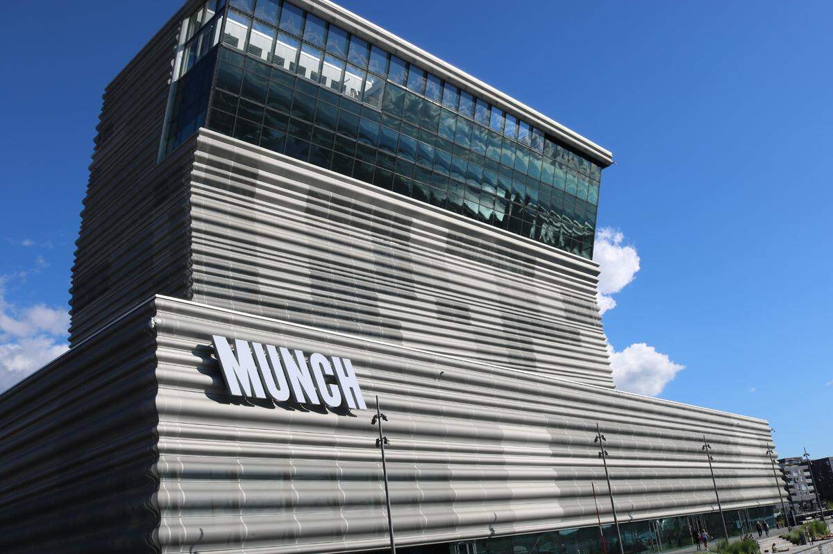 Munch, el moderno Museo de Arte de Bjorvika, Oslo, uno de los más famosos del mundo, dedicado a las obras de Edward Munch.
