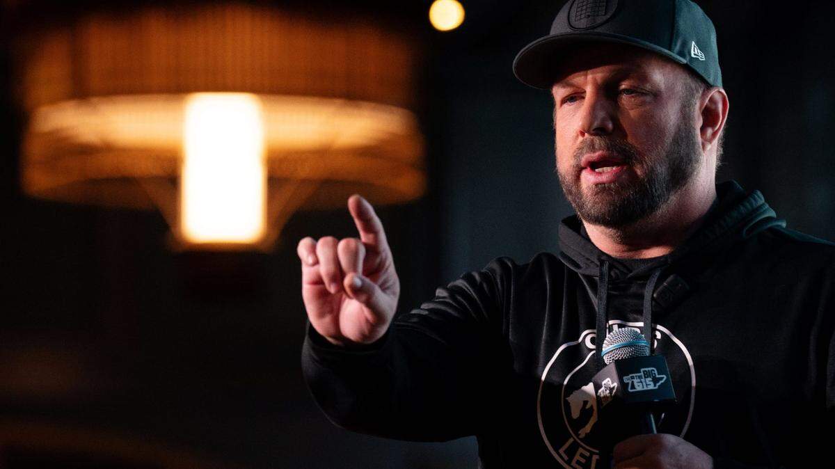 Garth Brooks responde preguntas de los medios sobre el lanzamiento de la estación The Big 615 en TuneIn Radio en el 12:30 Club la mañana del jueves, 15 de junio de 2023.
