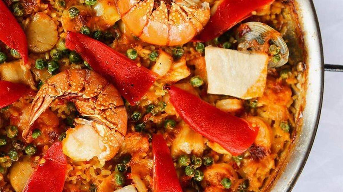 En Casa Juancho el menú ofrece una amplia variedad de deliciosos entrantes. La comida es siempre excelente, el ambiente agradable y el servicio acogedor.