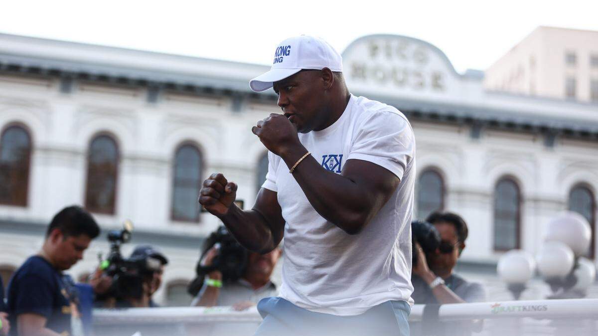 El ex campeón mundial unificado de peso pesado Andy Ruiz Jr. y el contendiente Luis Ortiz iniciaron los eventos de la semana de la pelea con un entrenamiento abierto a los medios en Los Ángeles.
