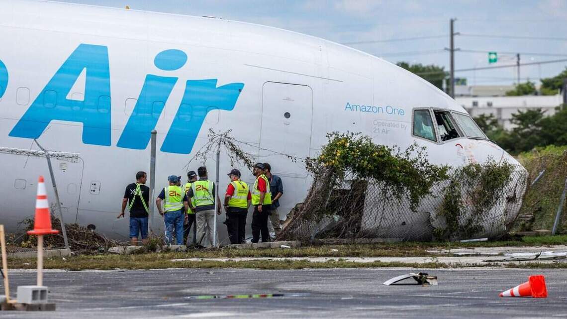 Sobreviviente de camioneta impactada por avión de Amazon demanda a la aerolínea y a la empresa