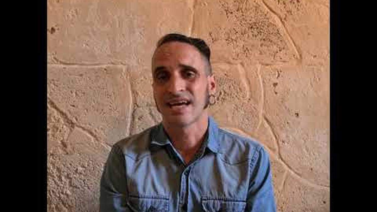 El español Armando Unsain, de 42 años prefiere que lo encarcelen en Cuba antes de que lo expulsen del país.