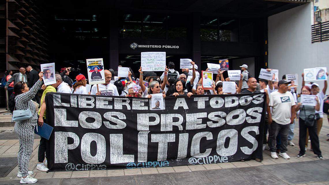 Fiscalía de Venezuela ordena exhumar cuerpo de preso político nueve meses después de su muerte